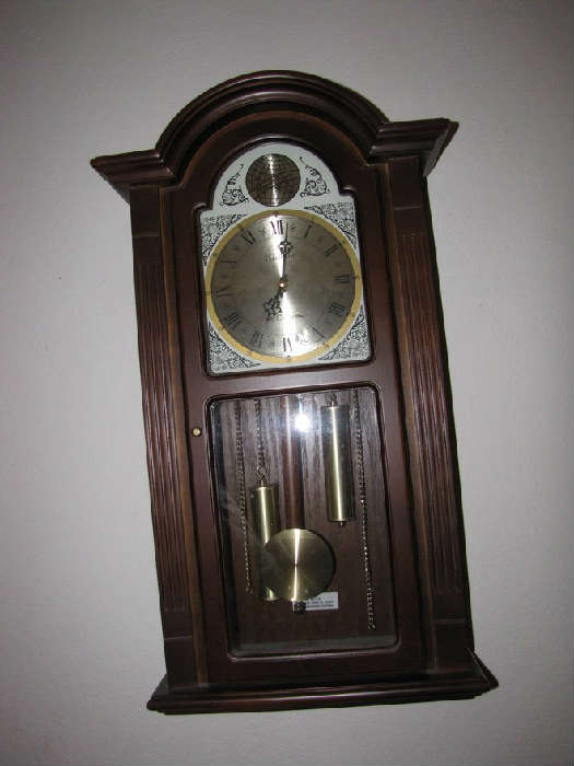 Simple quartz clock.  Not a wind movement