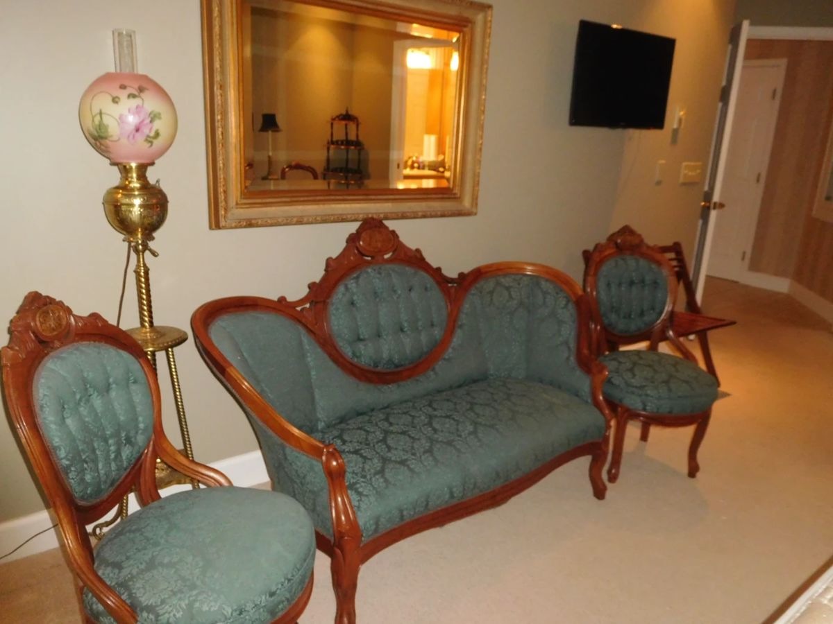 Linda's Estate Sales in Huron, OH starts on 6/1/2024