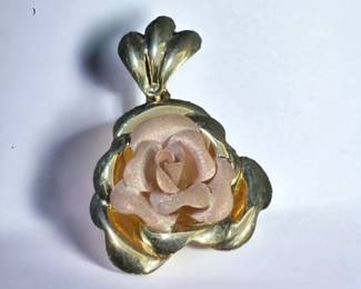 750 Gold Floral Pendant