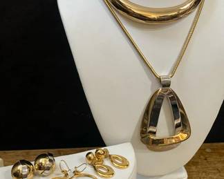 Napier Gold Tone Choker Necklace And Earrings