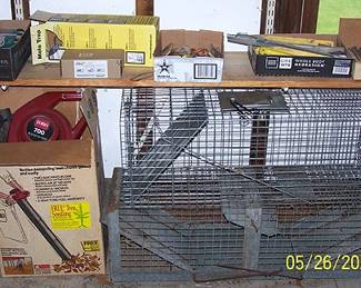 Toro 700 Rake-O-Vac, live animal traps
