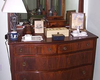 Dresser w/ mirror