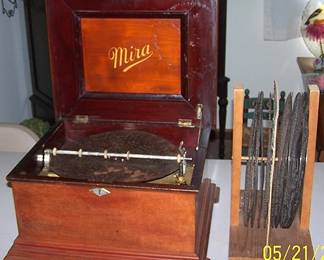 Mira music box and 15 discs