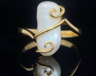 Cultured Freshwater Pearl Solitaire Artisan Wire Ring in 14k Yellow Gold