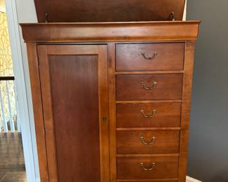 Hooker 1 Door / 6 Drawer Flip Top Gentlemen's Chest (48"W x 20"D x 62-1/2"H)