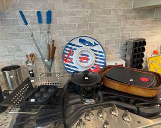 Collection of Kitchen Pots & Pans