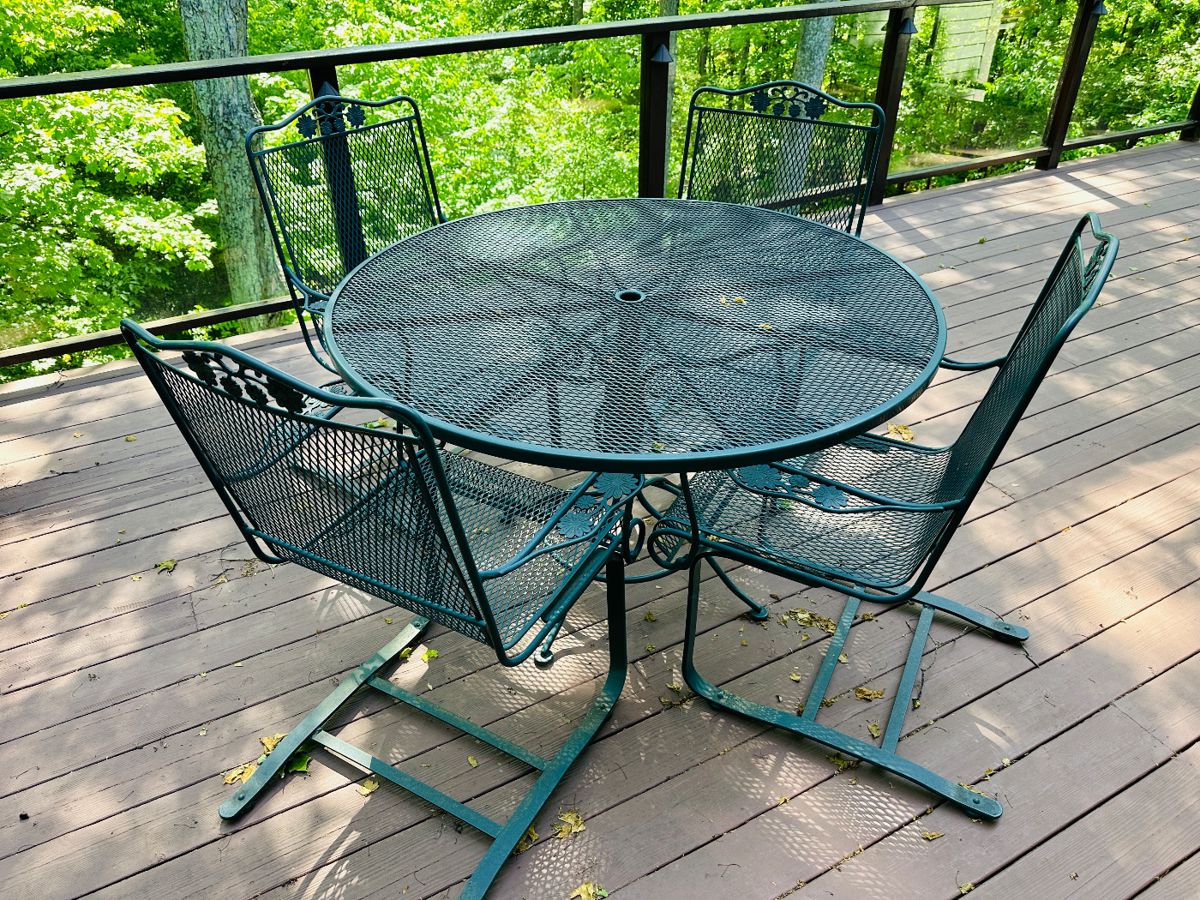 Vintage Woodard Briarwood Daisy Wrought Iron patio set