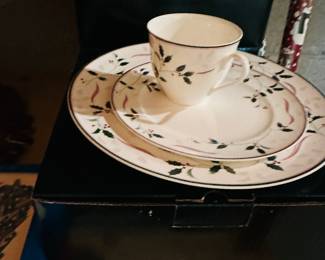 Mikasa Holiday dish set