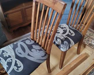 Dining Table and 6 Chairs
