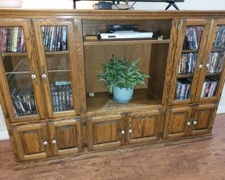 Display Case/Entertainment Hutch
