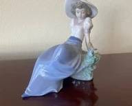 Lladro Nao Porcelain Figurine Of Reclining Woman "Listening To Bird Song" A29
