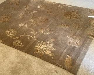 Hand Knotted 100 Wool Beige & Gold Patterned Rug In Beautiful Condition From Treasures Of The Orient B116

