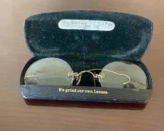 Antique Pince Nez Spectacles In Case From Burke Optical Co. Rockford, Il W/ Original Ear Clip & Chain B60