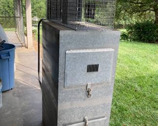 Back of truck dog carrier