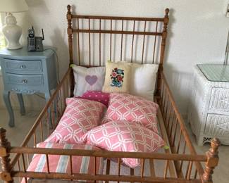 Very unusual youth bed. Lots of beautiful pillows.