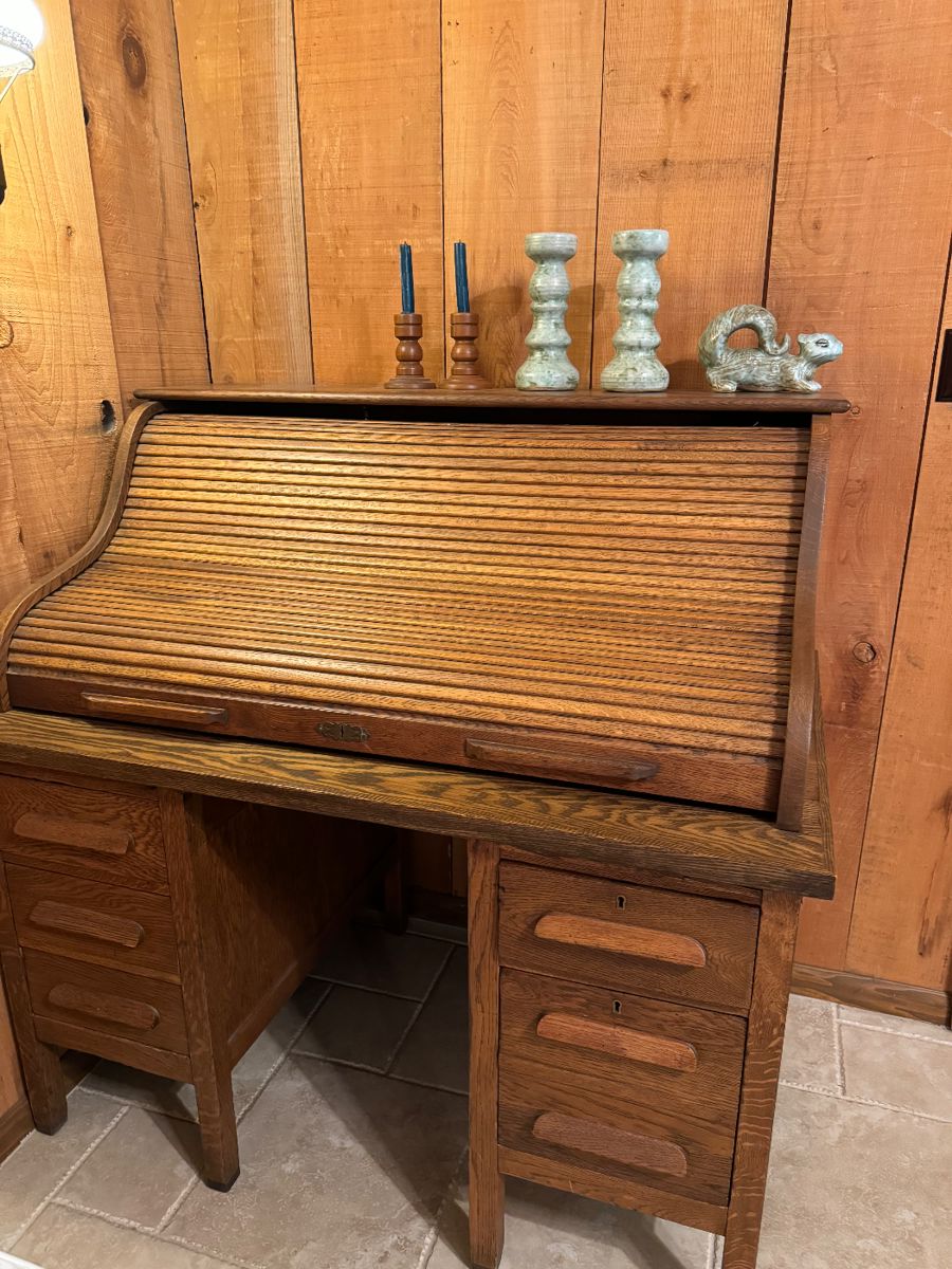 Roll top desk