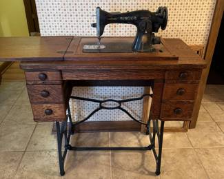 Singer sewing machine and table 