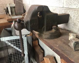 60 LB Craftsmen Vice (buyer must uninstall)