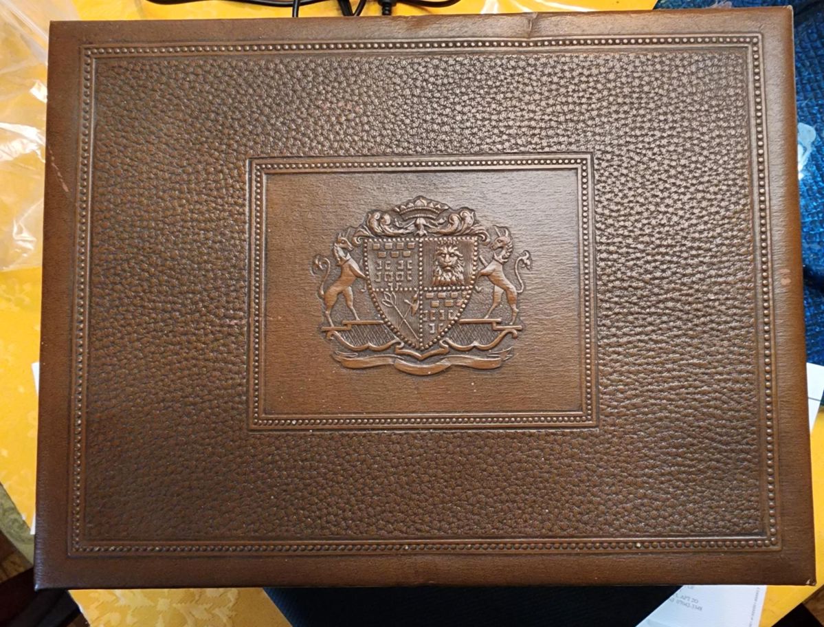 VINTAGE LEATHER STORAGE BOX WITH COAT OF ARMS