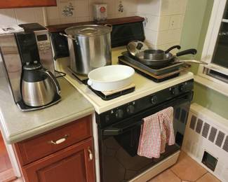 POTS, COFFEE MACHINE, ETC