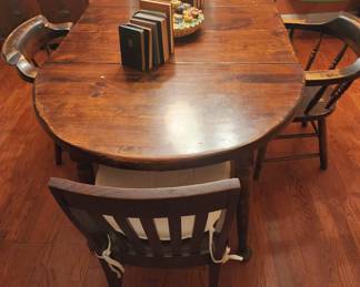 WALNUT WOOD VINTAGE DINING TABLE