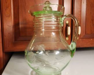 1930'S DEPRESSION ETCHED GLASS GREEN PITCHER WITH LID