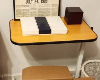 ADJUSTABLE TABLE TRAY 