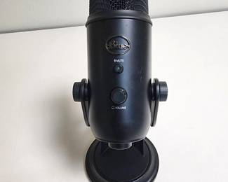BLUE YETI PROFESSIONAL MULTI- PATTERN USB CONDENSER MICROPHONE