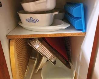 COOKWARE LOOKS LIKE CORNINGWARE