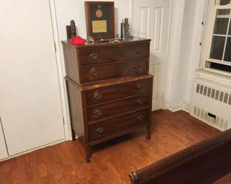 VINTAGE MAHOGANY CHEST ON CHEST DRESSER