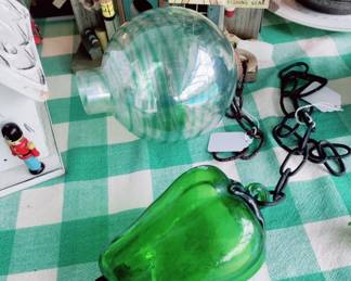 VINTAGE HUMMINGBIRD FEEDER, GLASS GLOBE