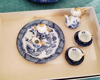 MINIATURE BLUE WILLOW CHILD'S TEA SET