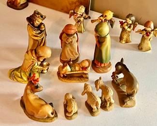ANRI of Italy carved nativity scene