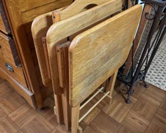 Vintage wooden TV tratys and stand/holder