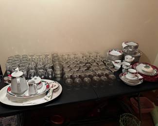 Christmas china/tablewear 
