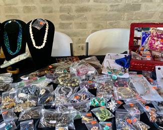 Lots of Jewelry 