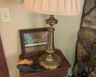 Brass lamps of several styles and sizes