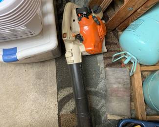 leaf blower