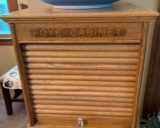 Foye Cabinet