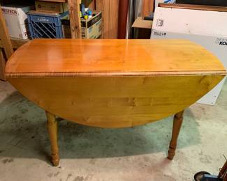 Nice solid maple kitchen table