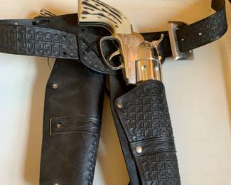 Excellent set of 1950s cap guns with holster