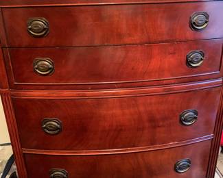 Antiquer dresser