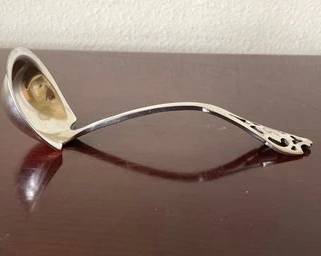 Vintage/antique "chippendale" Silver Gravy Ladle S14
