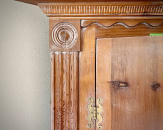 Corner armoire
