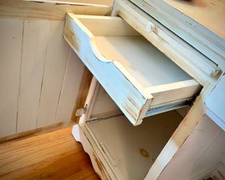 White desk with hutch and matching chair