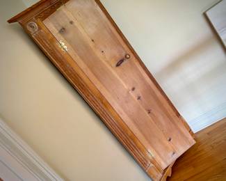 Corner armoire