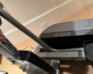   LifeCore elliptical CD400