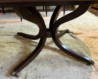 Dessin Fournir double pedestal dining table                   29"h x 114" long x 48"w - plus one 24" leaf