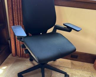  Steelcase desk chair