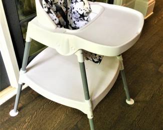 Evenflo 4 in 1 Eat and Grow Convertable Highchair